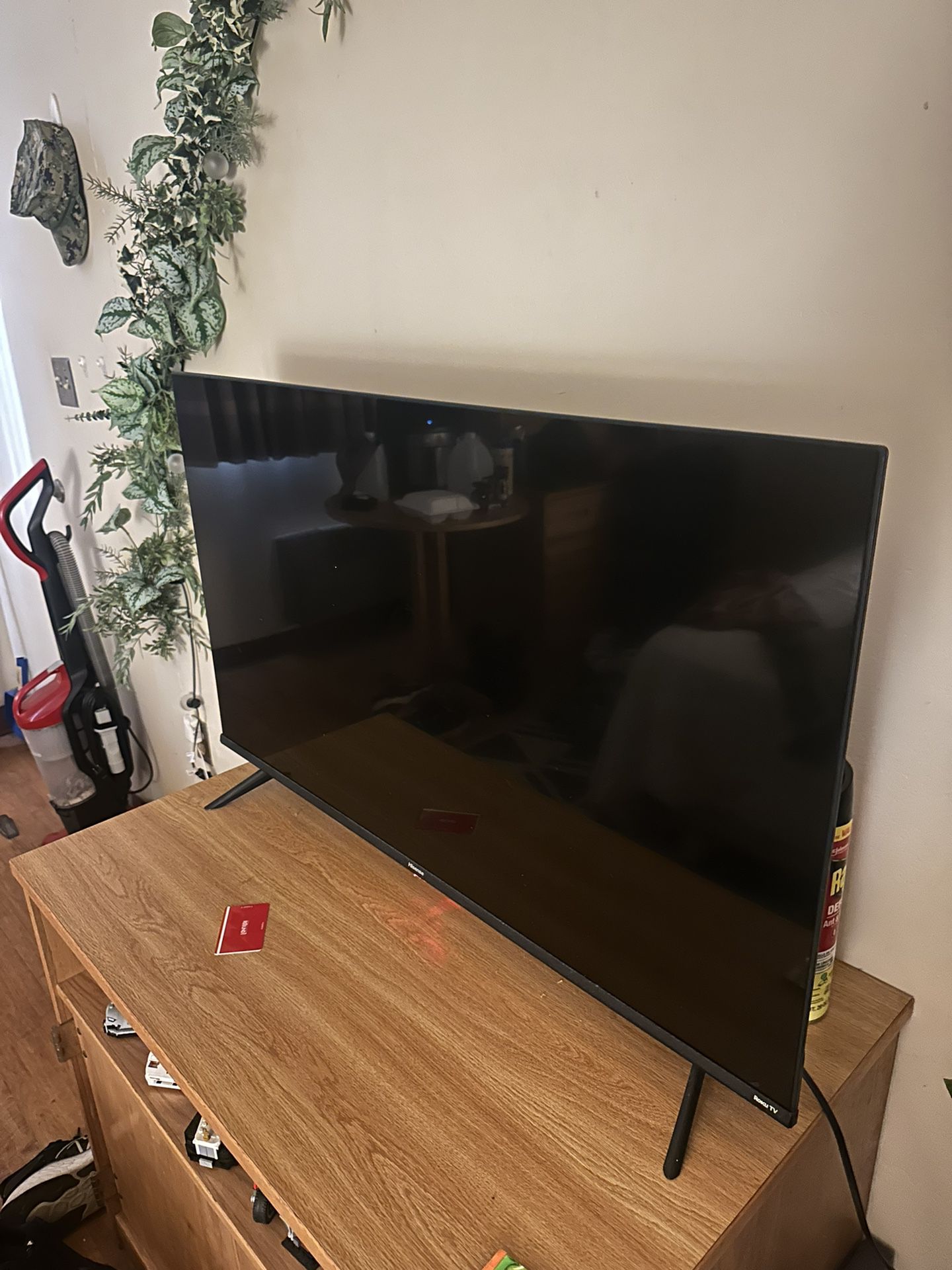 43 inch smart TV w/ roku