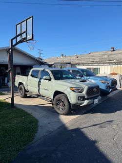 TOYOTA TACOMA FRONT BUMPER ( ORIGINAL)