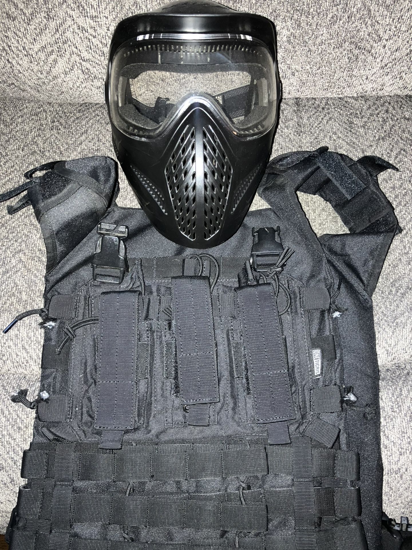 DYE Head And Onetigris Chest Protection