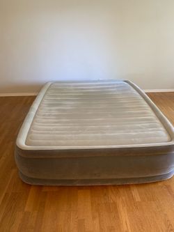 INTEX inflatable mattress with built in pump