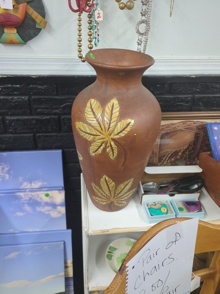 Large Vase With Leaf Design
