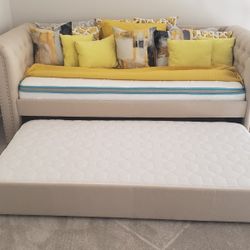 Biege Daybed with Trundle