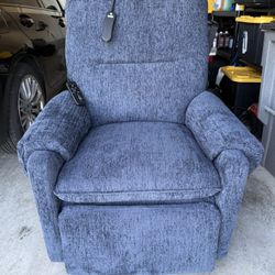 Like New Massaging Lift Chair /Recliner 