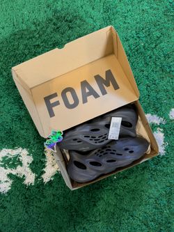 adidas Yeezy Foam RNR Onyx Size 12