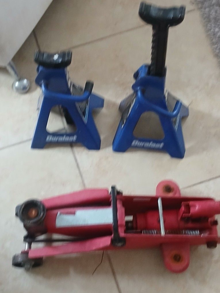 Floor jack To jack holders
