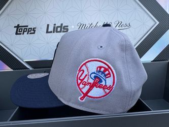 Topps 2025 Lids x Mitchell & Ness Derek Jeter #2 Yankees Player Chase Series 2
