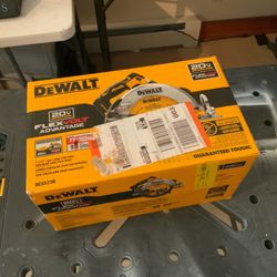 Dewalt 20 V Brushless Flex Volt Advantage 7 1/4 Inch Circular Saw Brand New In Box tool only price is firm no trades no offers