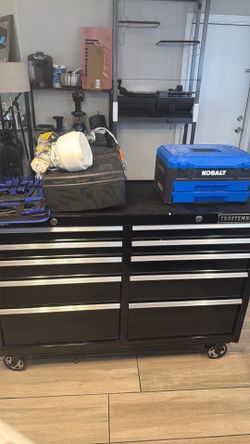 Tool box craftsman
