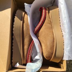 Brand New. Uggs. Women's Size: 9, 8, 7, 6 And 5 (Pick Up Only)
