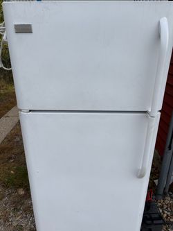 Frigidaire 30” Refrigerator