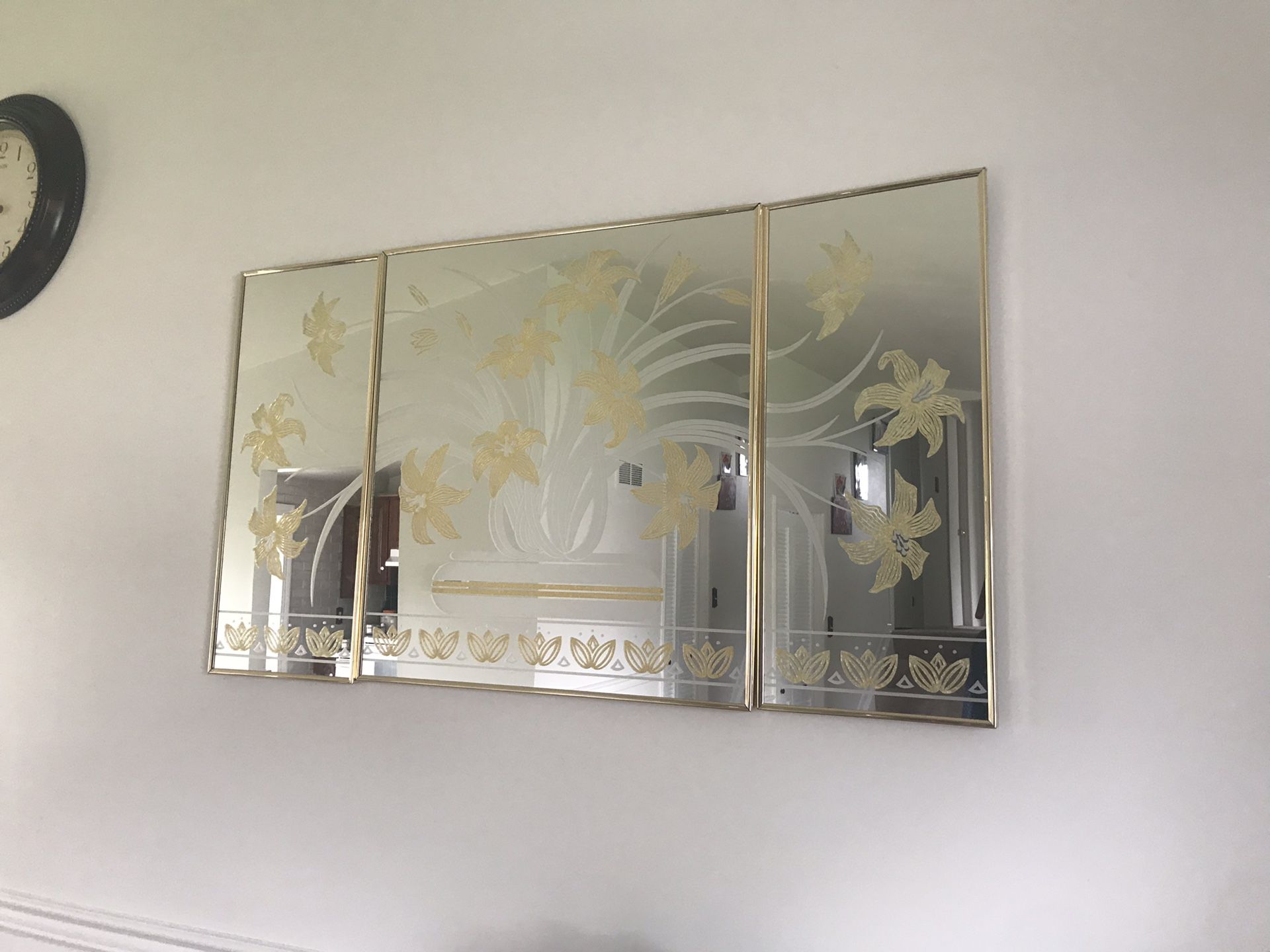 Wall decorative mirror