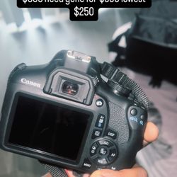 Cannon EOSrebel T7 WITH BATTERY PACK AND BAG ALSO SD CARD 