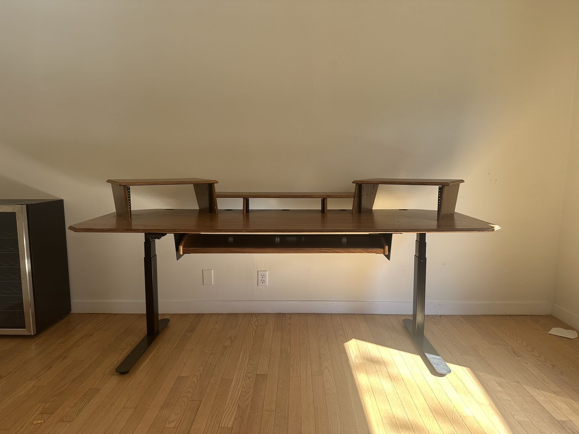 Soundesign Sit/Stand Desk