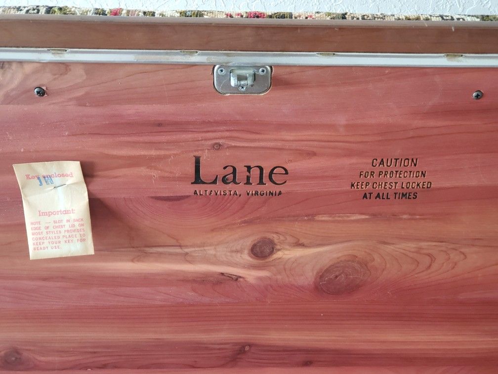 Lane Altavista virginia cedar chest for Sale in Lake Wales, FL OfferUp