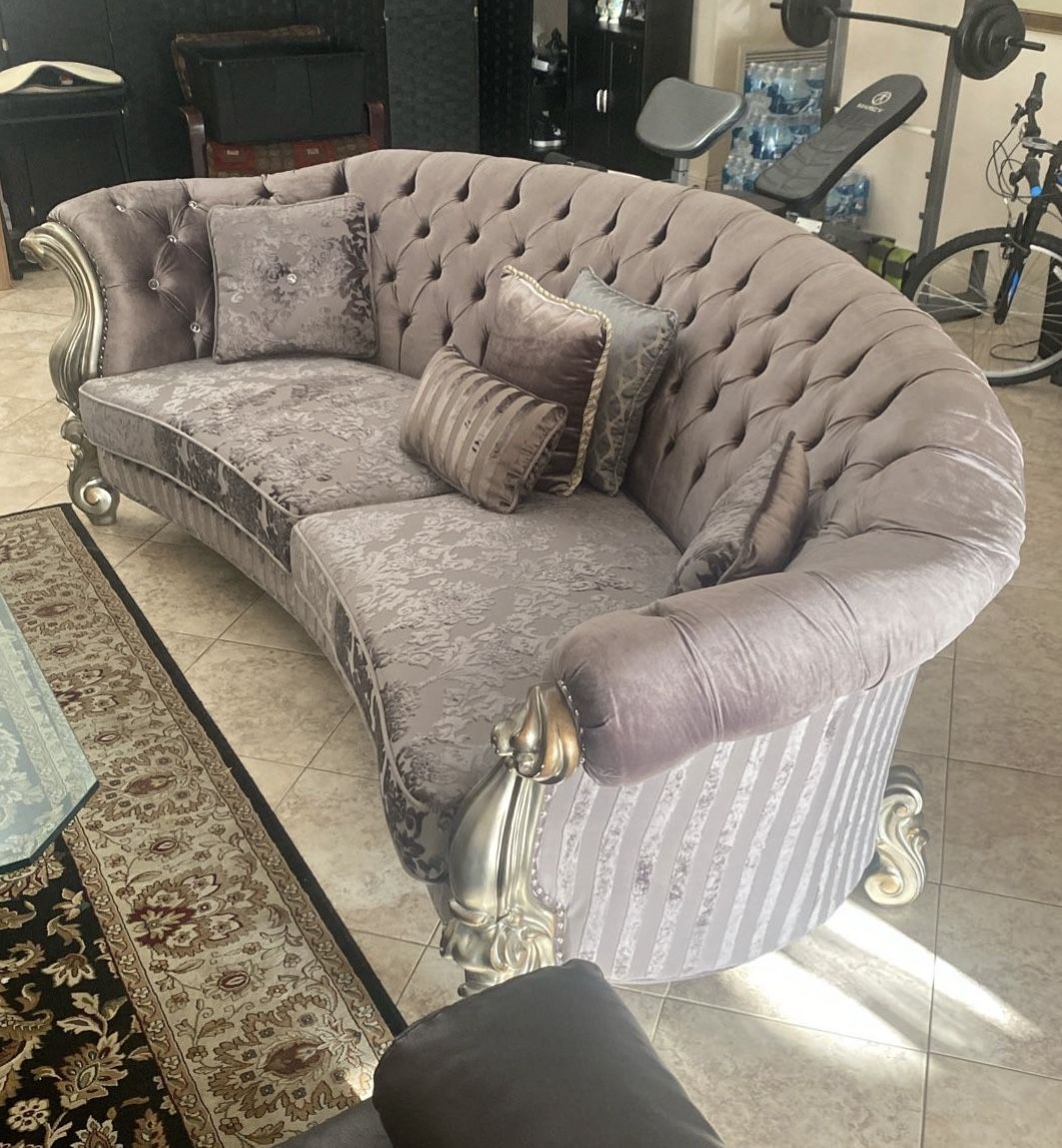 Elegant Gray Tufted Sofa for Sale!!