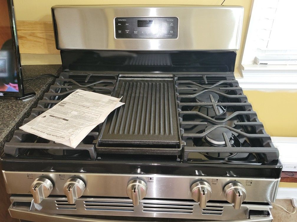 NEW GE GAS STOVE WITH MANUALS