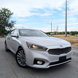 2017 KIA Cadenza