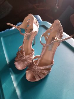 Betsy Johnson Heels size 6