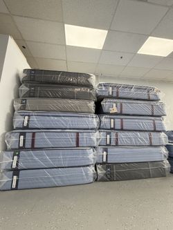 SEALY POSTUREPEDIC QUEEN MATTRESS SALE