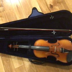 Sonata 4/4 Violin With Case, bow needs to be restrung