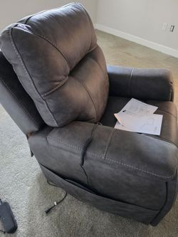 MotoMotion Electric Power Lift Recliner Chair – $275 OBO