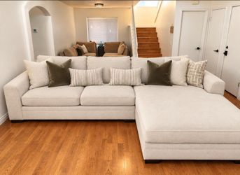 STUNNING OVERSIZED DELANO SECTIONAL!
