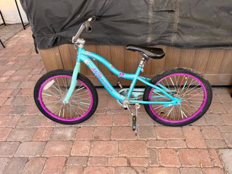 Girls 20” Schwinn bicycle
