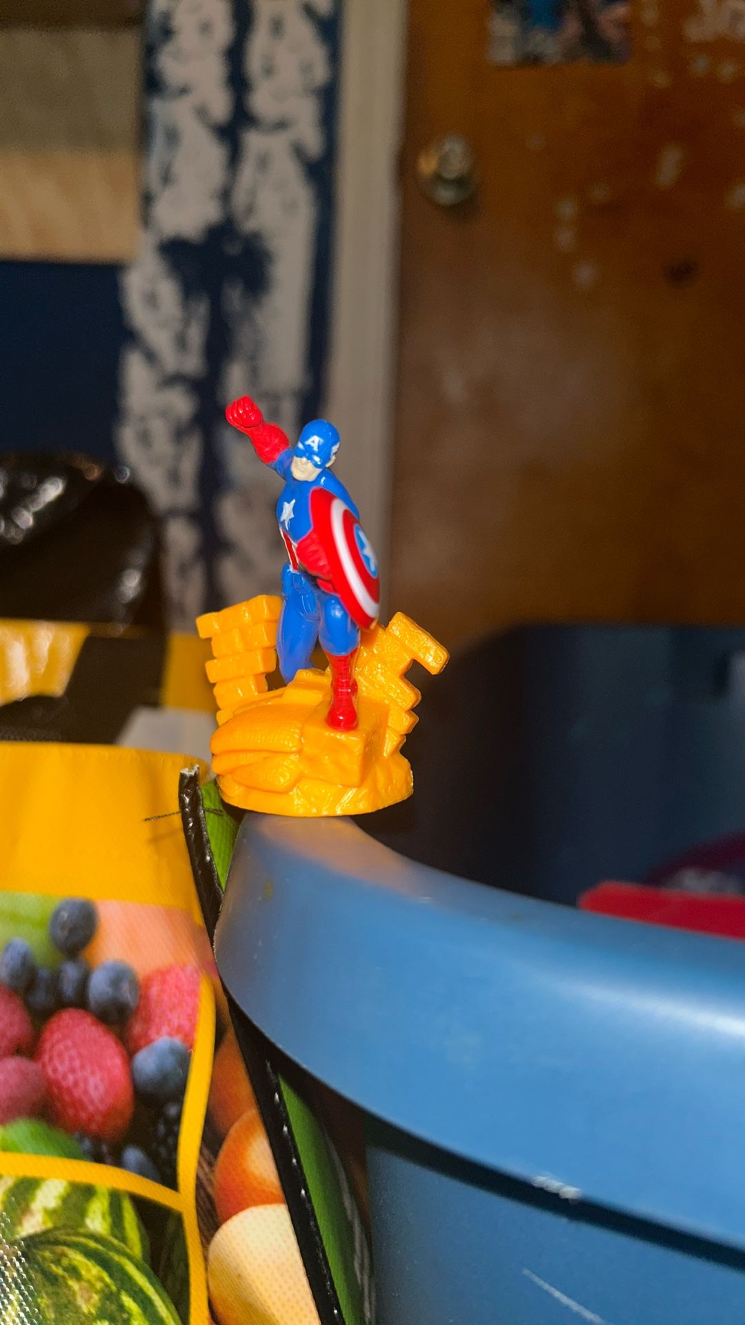 Captain America Marvel Comics hero fixed pose small figurine 2014