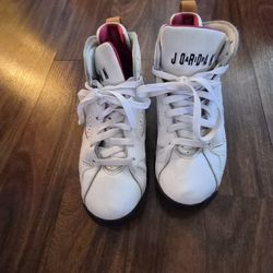 Classic leather jordans grade school size 5 5