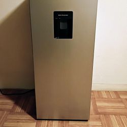 LIKE NEW Mini Fridge w/ Water Dispenser 