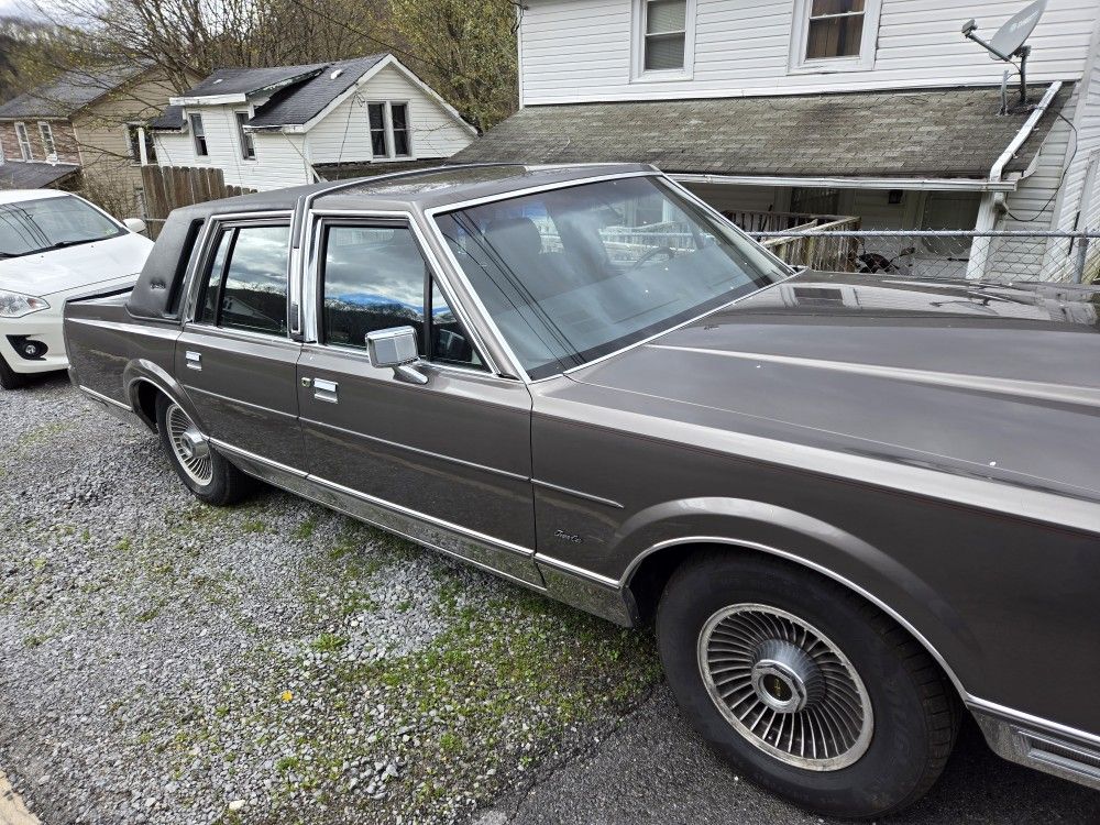 1988 Lincoln Town Car