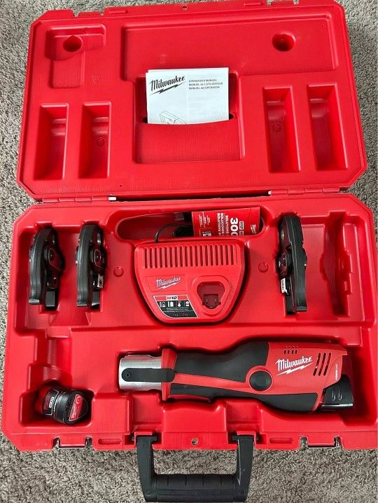 Milwaukee M12 Force Logic Press