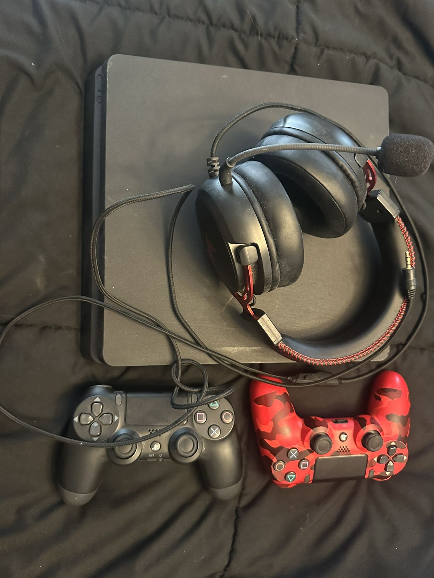 PS4 Slim With 2 Controllers And Headset