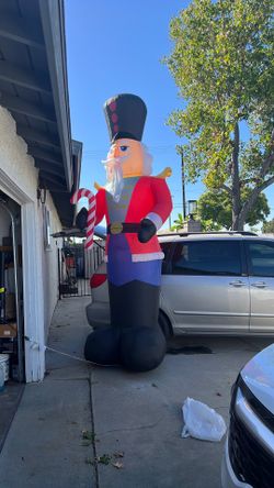 Nutcracker 10 feet