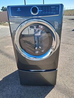 Electrolux electric Dryer with Pedestal