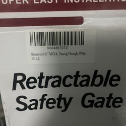 Retractable Baby Gate - White 