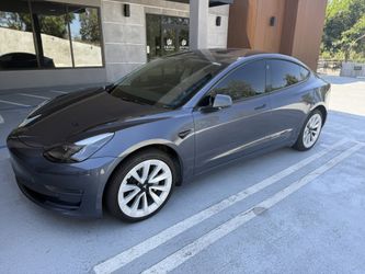 2022 Tesla Model 3- Long range