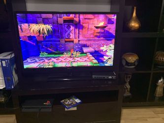 40 inch insignia flat screen . Thin . Like new