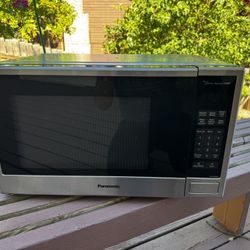 Free Panasonic Microwave  *for Parts Or repair