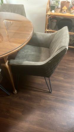 Free dining table chairs