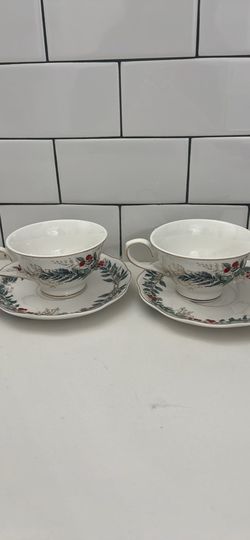 2 Teacups With Saucers 