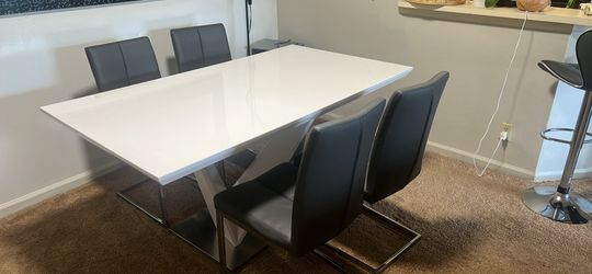 Dinning table