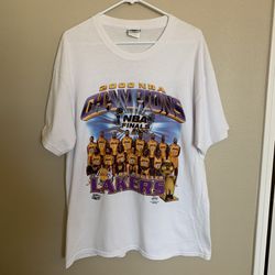 Men Vintage 2000 NBA Finals Champions Lakers White Shirt L. Used Good Condition.