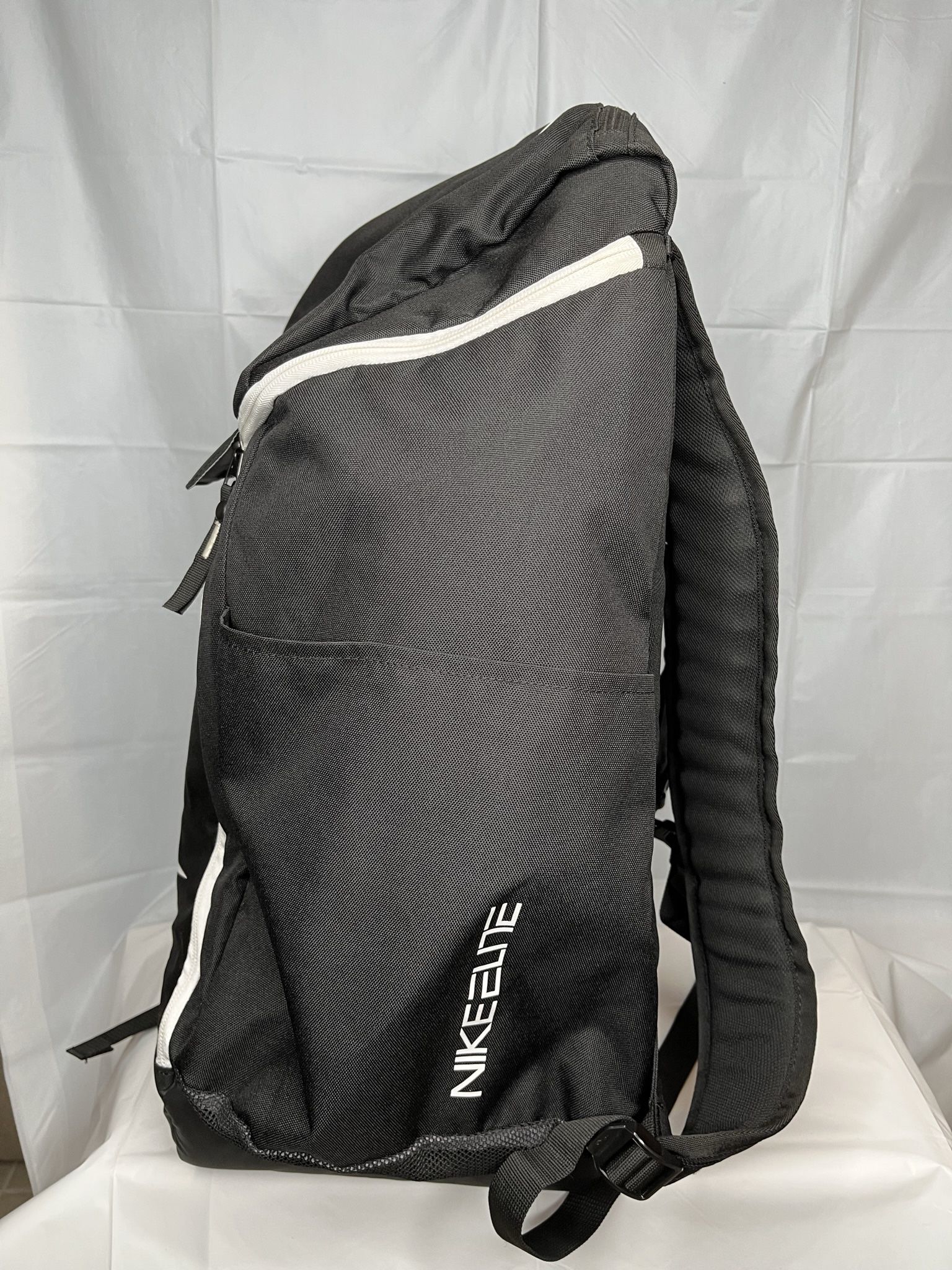 Nike Elite Quad Zip System Hoops Backpack Bag B&W Max Air Team 2.0 (New)  for Sale in Miami Beach, FL - OfferUp