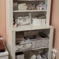 changing table - cabinet 