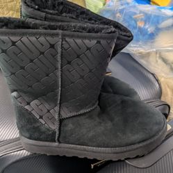 UGG Classic Short II Logo Boots  Size 9