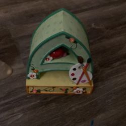 Statue art supplies on it