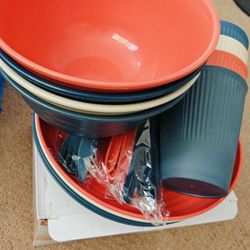Dinnerware Set – Plates, Bowls, Cups & Utensils