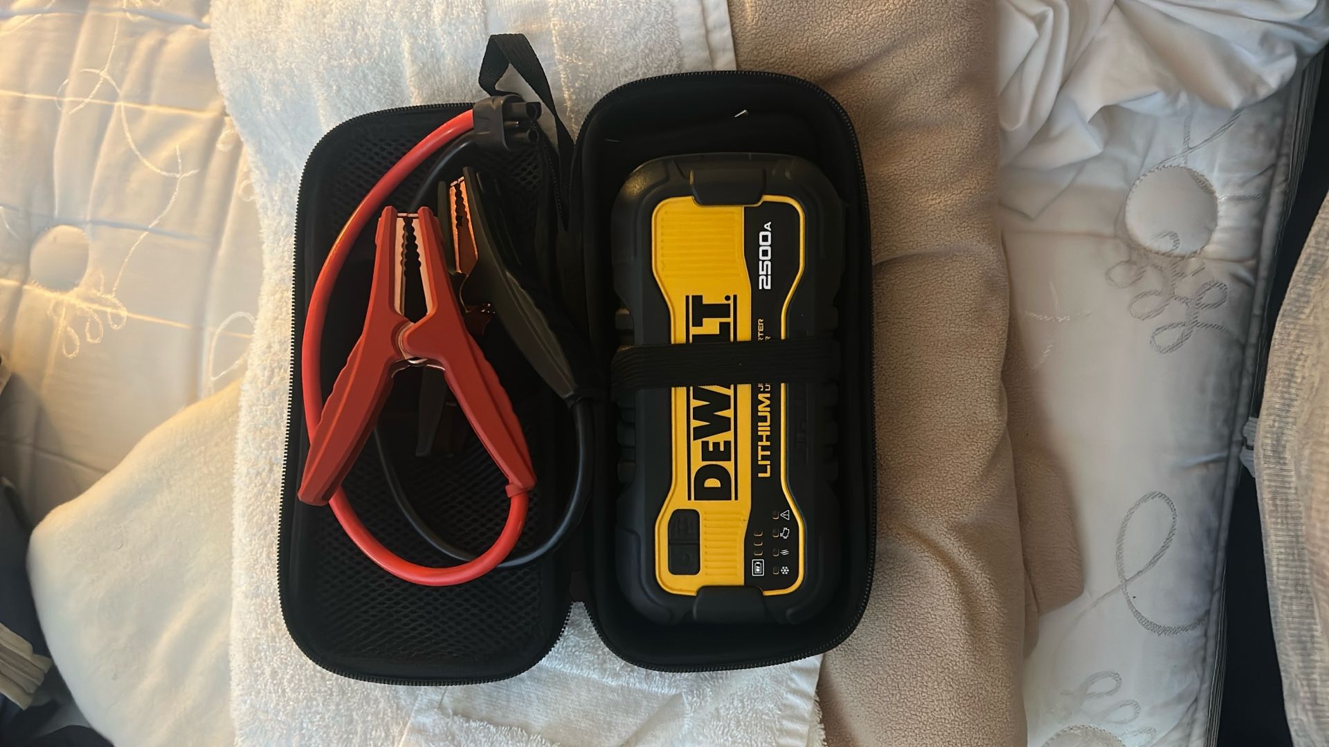 Dewalt 2500A Jump Starter