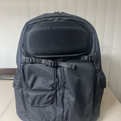 Lululemon Cruiser Backpack Large 28L Excellent Condition Read 1st. The bag  is pre owned in very, very good condition with a minor cosmetic blemish. T  for Sale in Zephyrhills, FL - OfferUp